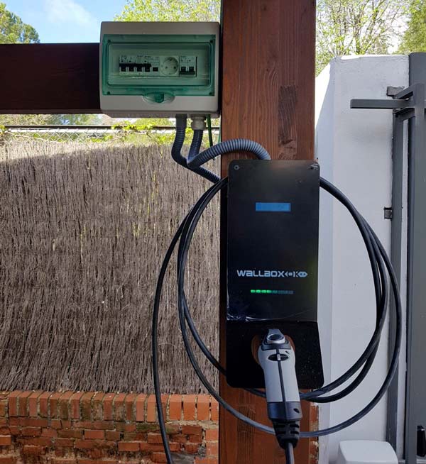 ventajas cargar coche electrico punto recarga en casa